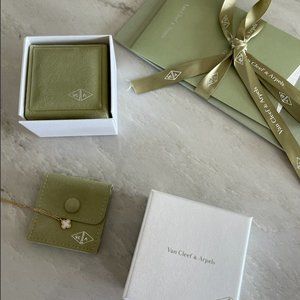 Van Cleef & Arpels Sweet Alhambra pendant Necklace